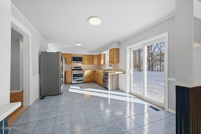 21 Pinewood Hollow Road, Queensbury, NY 12804