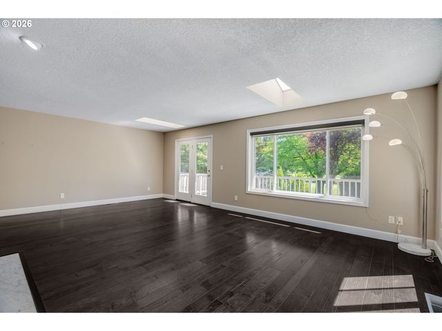 1522 Ne MARINE Dr, Portland, OR 97211