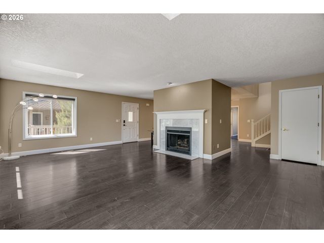1522 Ne MARINE Dr, Portland, OR 97211