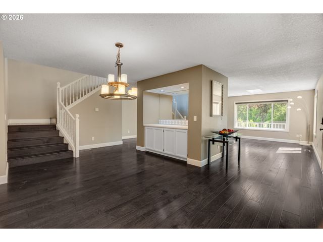 1522 Ne MARINE Dr, Portland, OR 97211