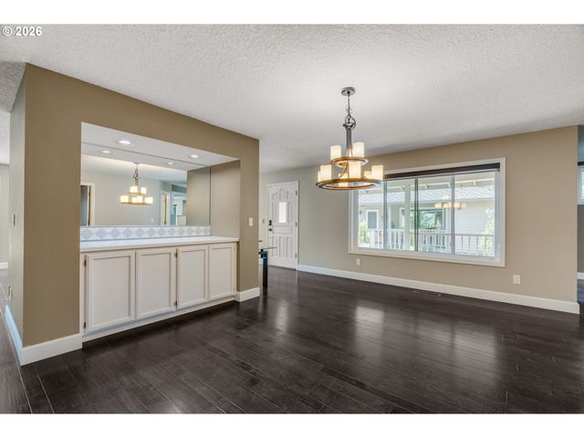 1522 Ne MARINE Dr, Portland, OR 97211