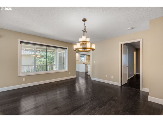 1522 Ne MARINE Dr, Portland, OR 97211