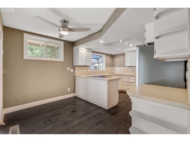 1522 Ne MARINE Dr, Portland, OR 97211