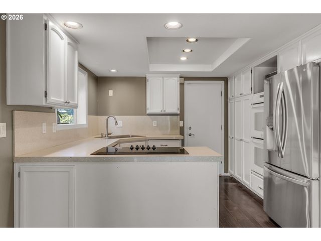 1522 Ne MARINE Dr, Portland, OR 97211