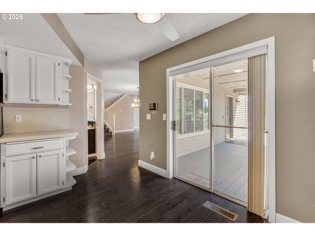 1522 Ne MARINE Dr, Portland, OR 97211