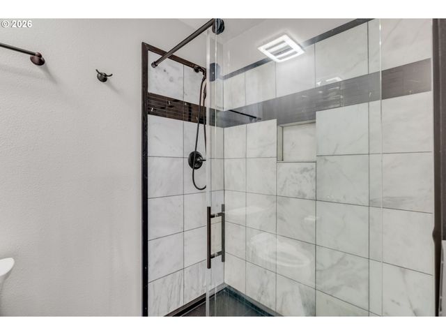 1522 Ne MARINE Dr, Portland, OR 97211