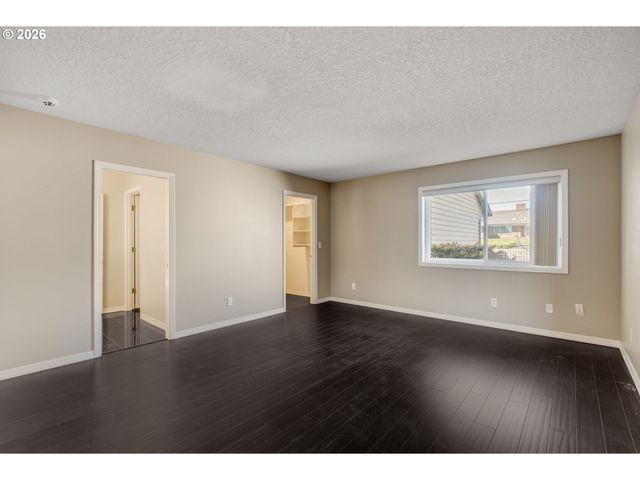 1522 Ne MARINE Dr, Portland, OR 97211