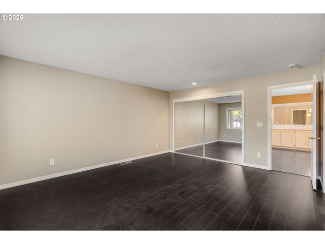 1522 Ne MARINE Dr, Portland, OR 97211