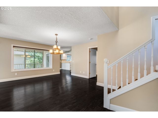 1522 Ne MARINE Dr, Portland, OR 97211