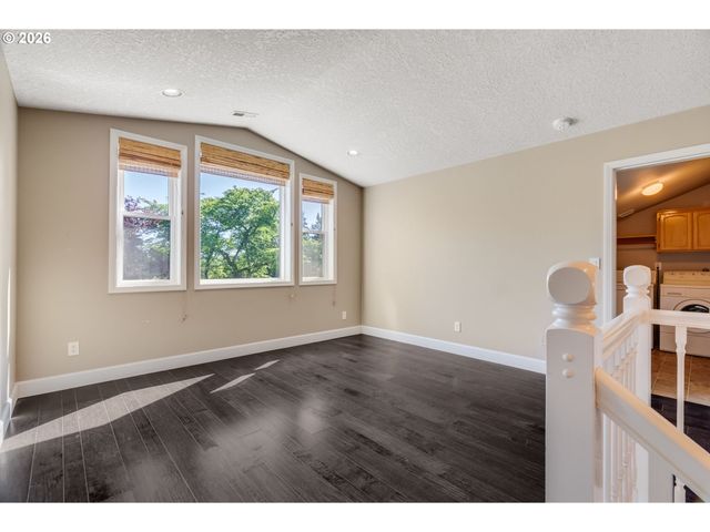 1522 Ne MARINE Dr, Portland, OR 97211