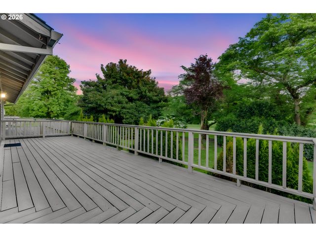 1522 Ne MARINE Dr, Portland, OR 97211