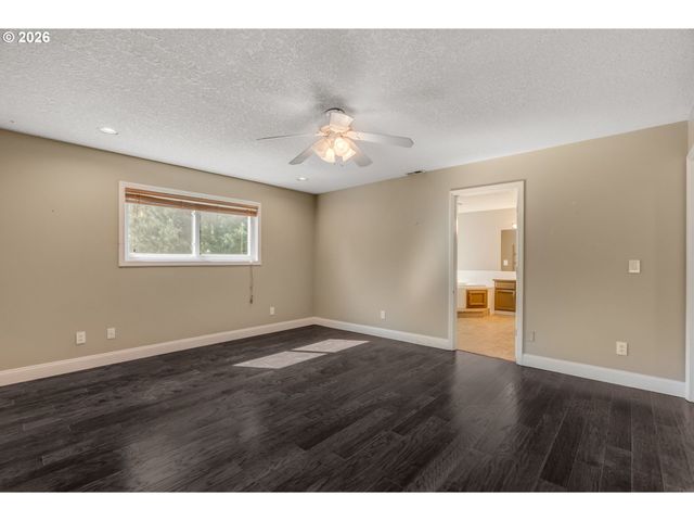 1522 Ne MARINE Dr, Portland, OR 97211