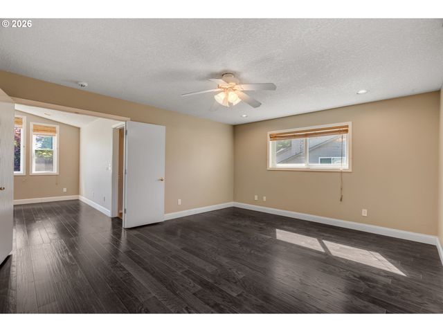 1522 Ne MARINE Dr, Portland, OR 97211