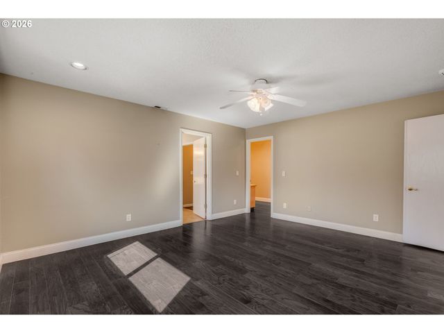 1522 Ne MARINE Dr, Portland, OR 97211