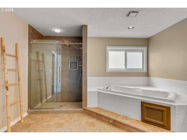 1522 Ne MARINE Dr, Portland, OR 97211