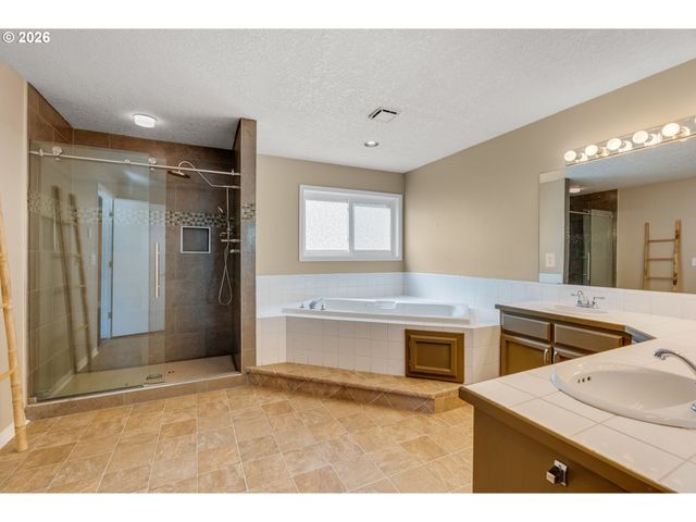 1522 Ne MARINE Dr, Portland, OR 97211