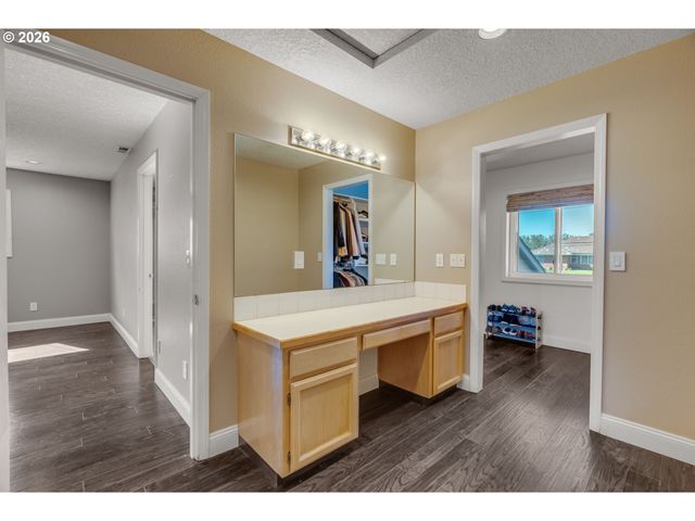1522 Ne MARINE Dr, Portland, OR 97211