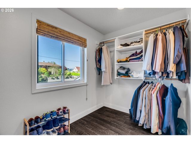 1522 Ne MARINE Dr, Portland, OR 97211