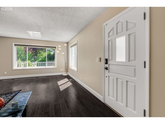 1522 Ne MARINE Dr, Portland, OR 97211
