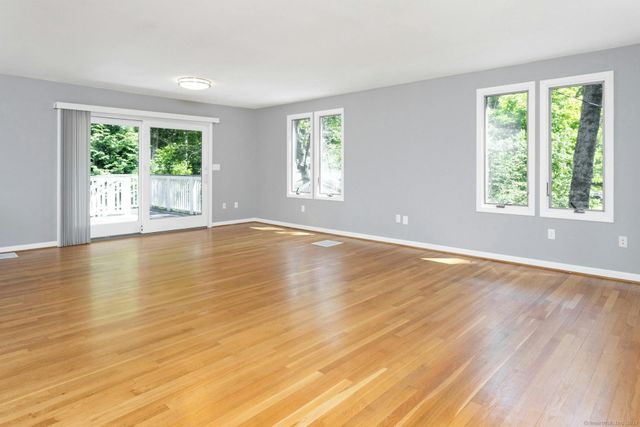 5 Wakerobin Road, Norwalk, CT 06851