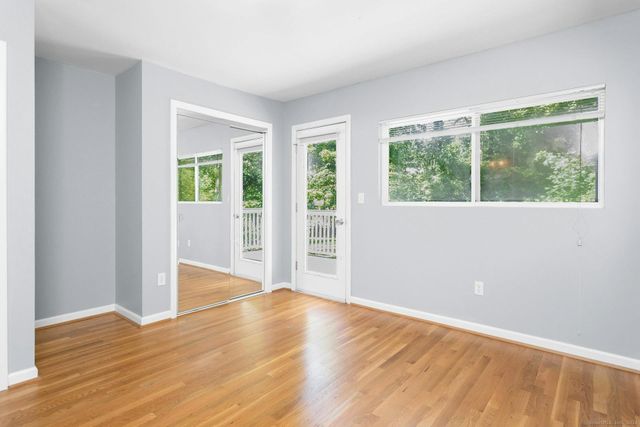 5 Wakerobin Road, Norwalk, CT 06851