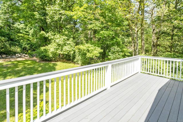 5 Wakerobin Road, Norwalk, CT 06851