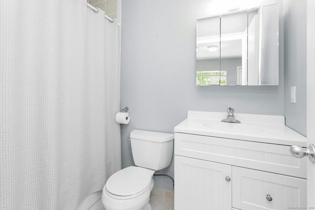 5 Wakerobin Road, Norwalk, CT 06851