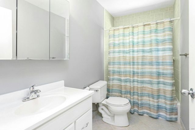 5 Wakerobin Road, Norwalk, CT 06851