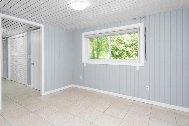 5 Wakerobin Road, Norwalk, CT 06851