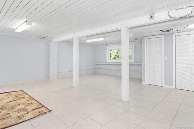5 Wakerobin Road, Norwalk, CT 06851