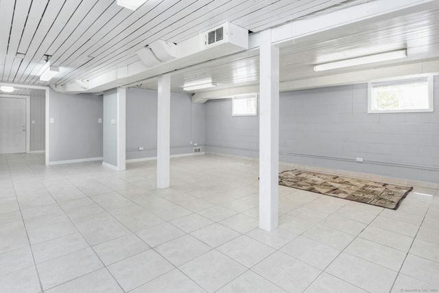 5 Wakerobin Road, Norwalk, CT 06851