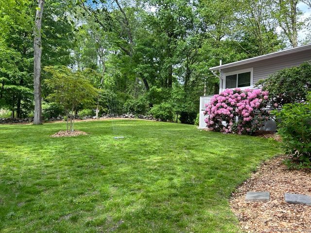 5 Wakerobin Road, Norwalk, CT 06851