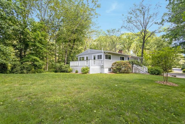 5 Wakerobin Road, Norwalk, CT 06851