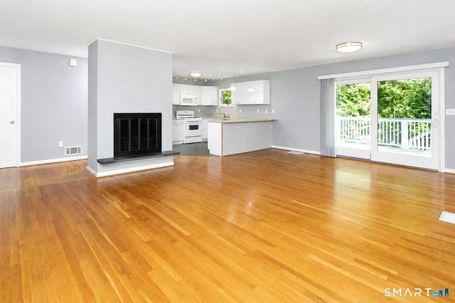 5 Wakerobin Road, Norwalk, CT 06851
