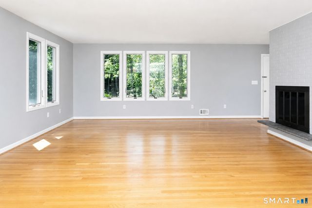 5 Wakerobin Road, Norwalk, CT 06851