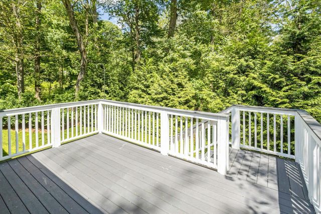 5 Wakerobin Road, Norwalk, CT 06851