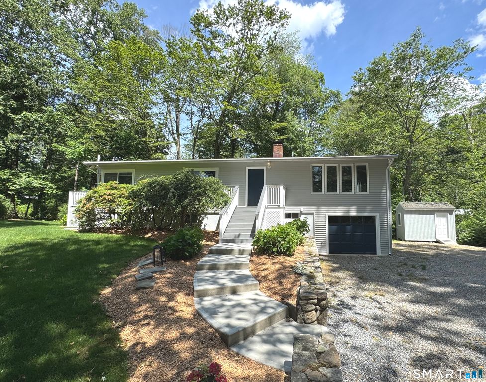 5 Wakerobin Road, Norwalk, CT 06851