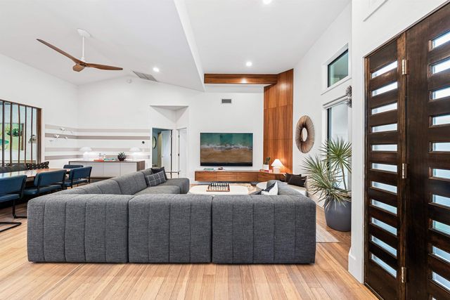 384 Pualoa Nani Pl, Kihei, HI 96753