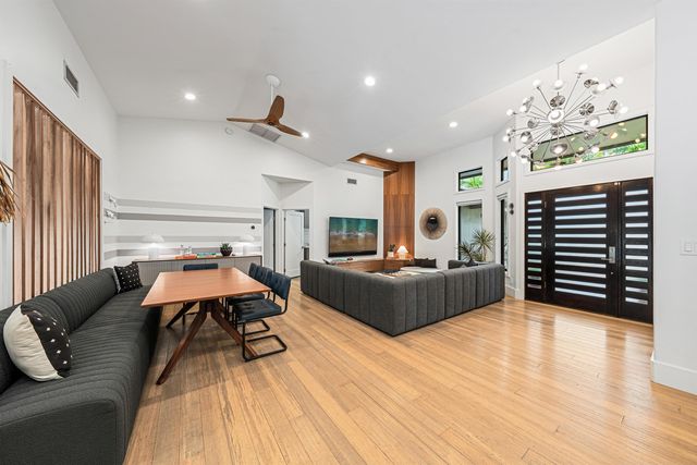 384 Pualoa Nani Pl, Kihei, HI 96753