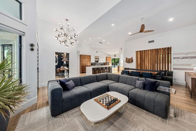 384 Pualoa Nani Pl, Kihei, HI 96753