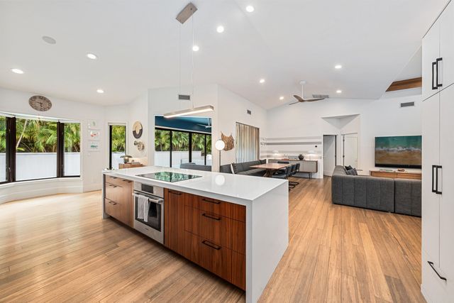 384 Pualoa Nani Pl, Kihei, HI 96753