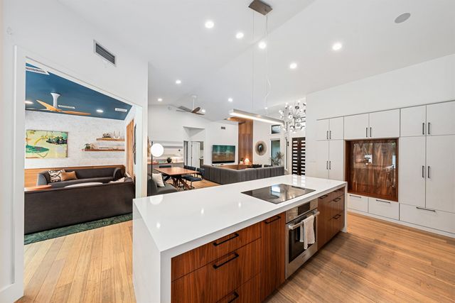 384 Pualoa Nani Pl, Kihei, HI 96753