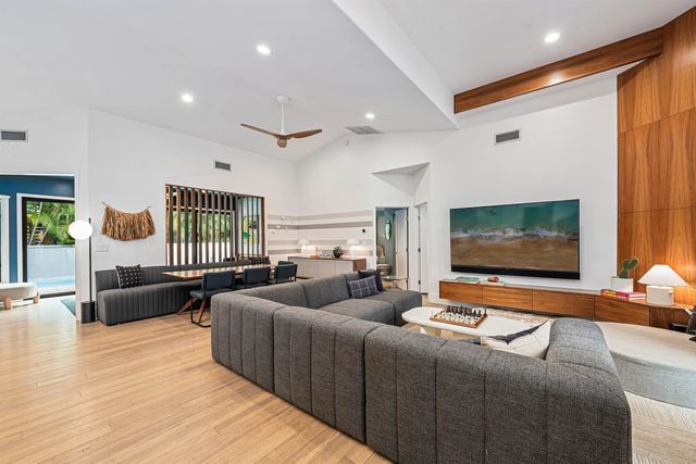 384 Pualoa Nani Pl, Kihei, HI 96753