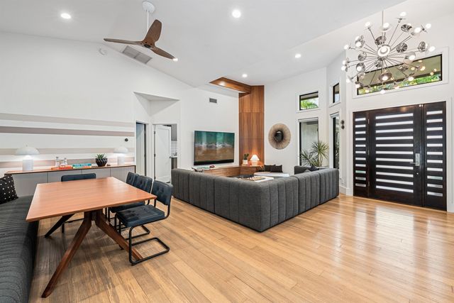 384 Pualoa Nani Pl, Kihei, HI 96753