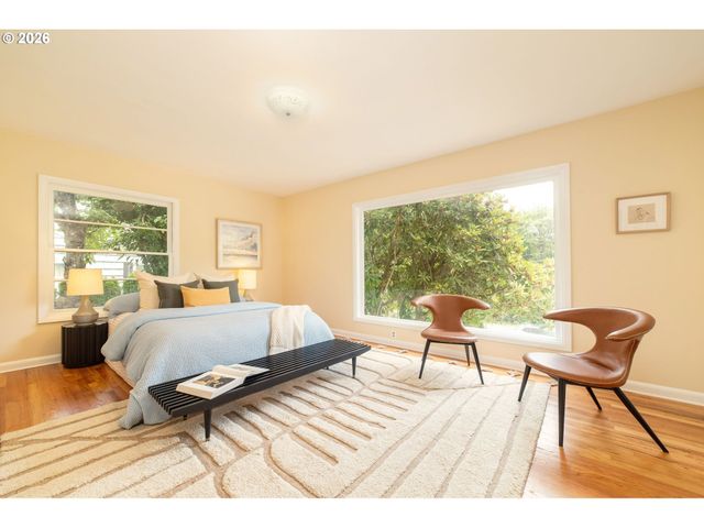 2133 Sw TAYLORS FERRY Rd, Portland, OR 97219