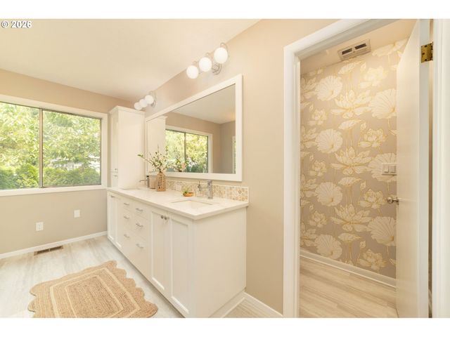 2133 Sw TAYLORS FERRY Rd, Portland, OR 97219