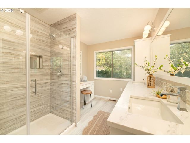 2133 Sw TAYLORS FERRY Rd, Portland, OR 97219