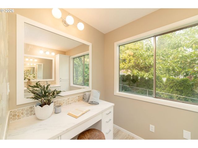 2133 Sw TAYLORS FERRY Rd, Portland, OR 97219
