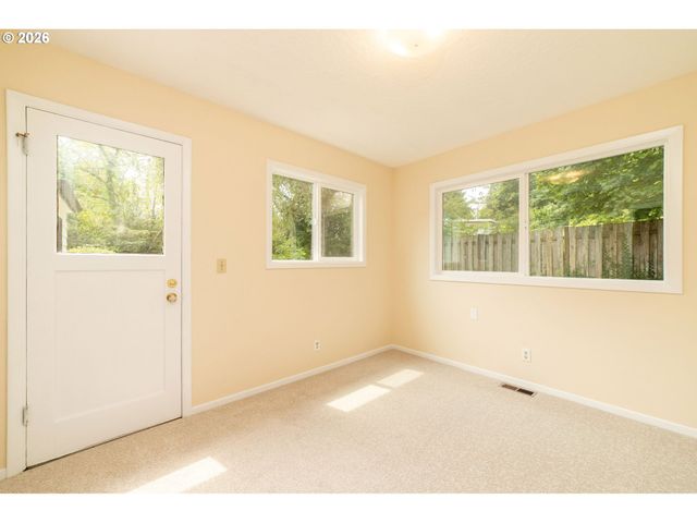 2133 Sw TAYLORS FERRY Rd, Portland, OR 97219