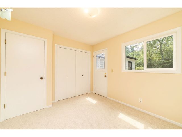 2133 Sw TAYLORS FERRY Rd, Portland, OR 97219